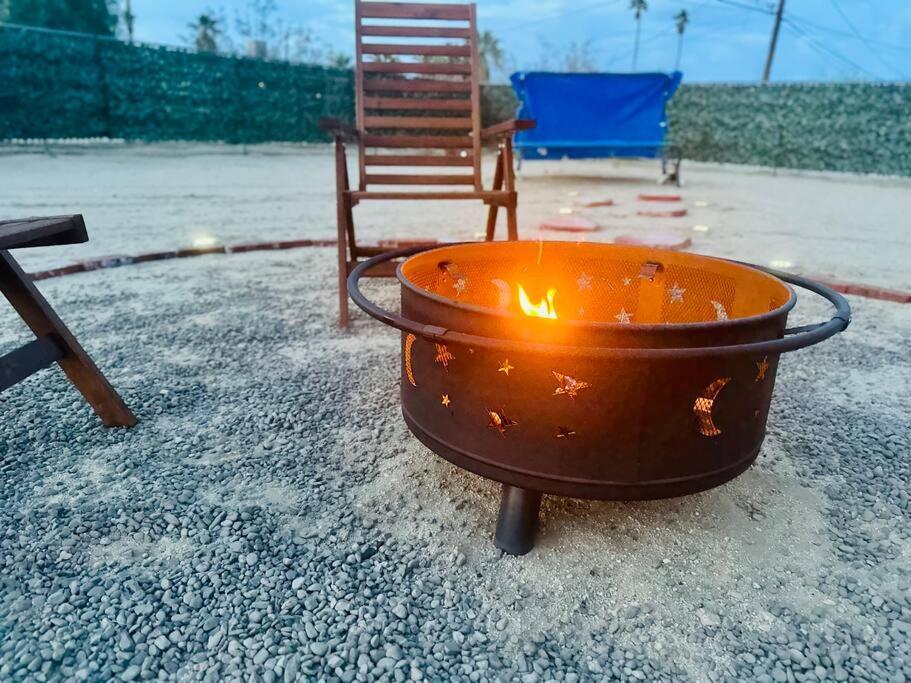 טוונטיניין פאלמס The Desert Monroe-Hot Tub-Firepit-Games-By Joshua Tree National Park מראה חיצוני תמונה