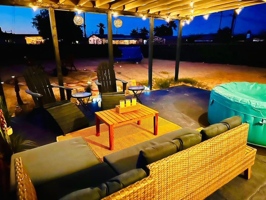 טוונטיניין פאלמס The Desert Monroe-Hot Tub-Firepit-Games-By Joshua Tree National Park מראה חיצוני תמונה